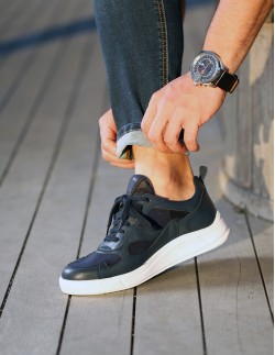 حذاء سبور مموه