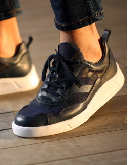 حذاء سبور مموه 