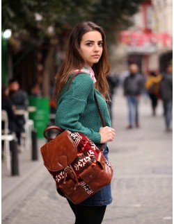 حقيبة جلد طبيعي بنية اللون 